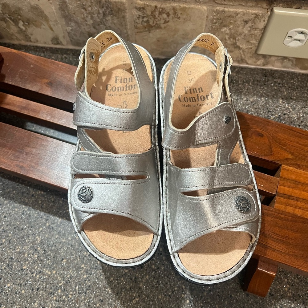 Finn Comfort Gomera Sandals Women Size 36, Silver Leather